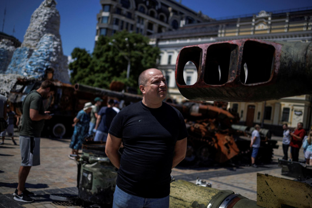 Výstava zničených ruských vojenských vozidiel a zbraní prebehla aj v Kyjeve. FOTO: Reuters