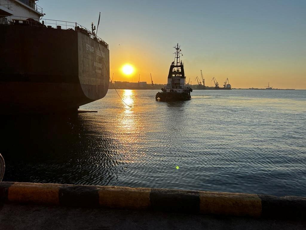 Loď na hromadný náklad Star Helena plaviaca sa pod vlajkou Marshallových ostrovov je videná v námornom prístave v Čornomorsku. FOTO: Reuters