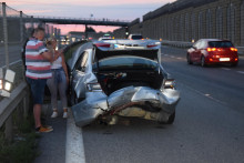 &lt;p&gt;Dopravná nehoda na rýchlostnej ceste R1. FOTO: TASR/KR PZ v Trnave&lt;/p&gt;