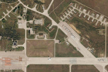 Na satelitnej snímke je ruská letecká základňa na Krymskom polostrove pred sériou výbuchov v utorok 9. augusta. FOTO: TASR/AP

