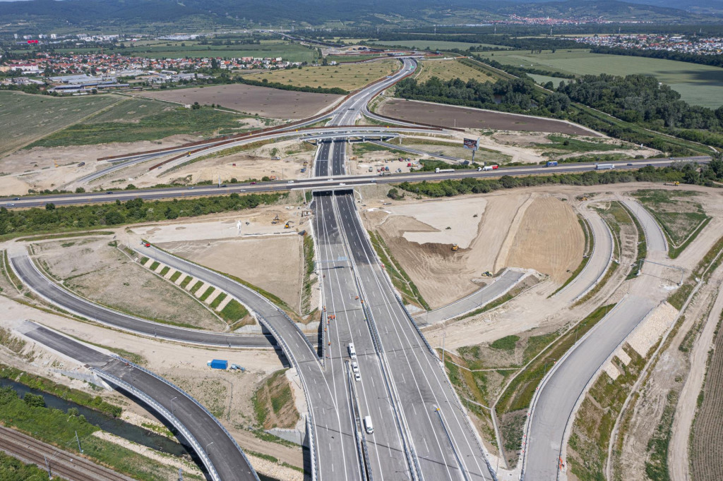 Križovatka diaľnic D1 a D4. FOTO: TASR/Michal Svítok