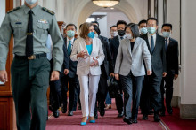 &lt;p&gt;Nancy Pelosiová sa zúčastňuje stretnutia s taiwanskou prezidentkou Tsai Ing-wen v prezidentskej kancelárii v Taipei. FOTO: Reuters&lt;/p&gt;