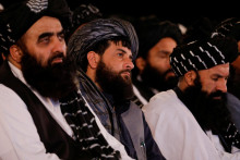Úradujúci minister obrany afganského Talibanu mulla Mohammad Yaqoob sa zúčastňuje na slávnosti prvého výročia prevzatia moci Talibanom nad Kábulom. FOTO: Reuters