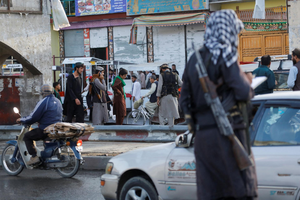 Príslušník militantného hnutia Taliban. FOTO: Reuters