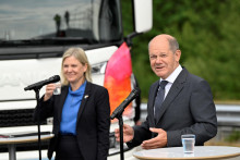 Nemecký kancelár Olaf Scholz a švédska premiérka Magdalena Anderssonová. FOTO: Reuters