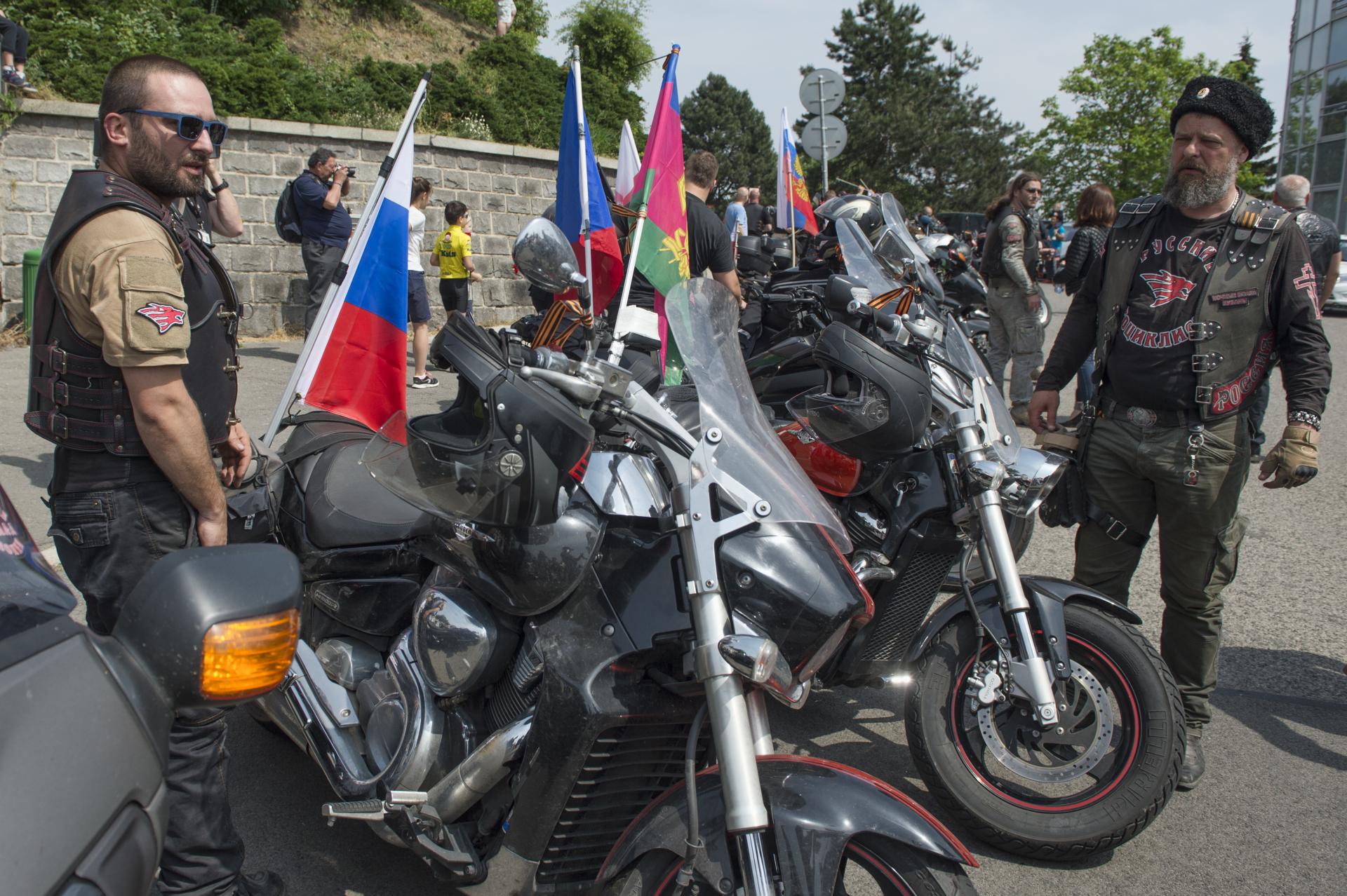 Proruskí motorkári spájaní s Nočnými vlkmi začali trip v Rusku a smerujú na Slovensko. Polícia o tom nevie