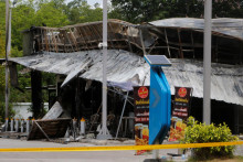 Obchod po výbuchu, ktorý zasiahol provinciu Yala v južnom Thajsku, 17. augusta 2022. FOTO: REUTERS