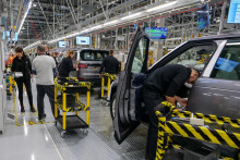 &lt;p&gt;Výrobná linka závodu Jaguar Land Rover v Nitre. FOTO TASR/AP &lt;/p&gt;