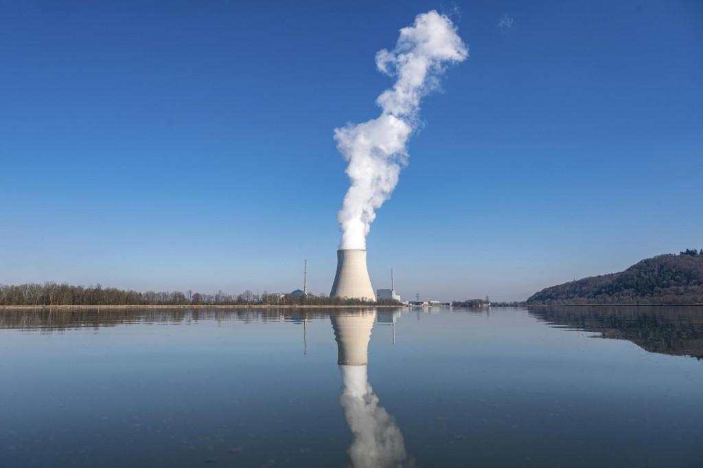 Jadrová elektráreň Isar 2 pri obci Essenbach v južnom Bavorsku. FOTO: TASR/AP