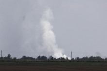 Dym stúpajúci na Kryme. FOTO: TASR/AP


