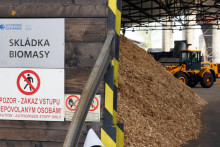 Na snímke skládka biomasy v tepelnej elektrárni Vojany.

FOTO: TASR/R. Hanc