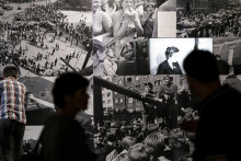 Snímka z vernisáže výstavy Okupácia 1968. Výstava v priestoroch Novej Cvernovky v Bratislave 7. septembra 2018. FOTO: TASR/Dano Veselský