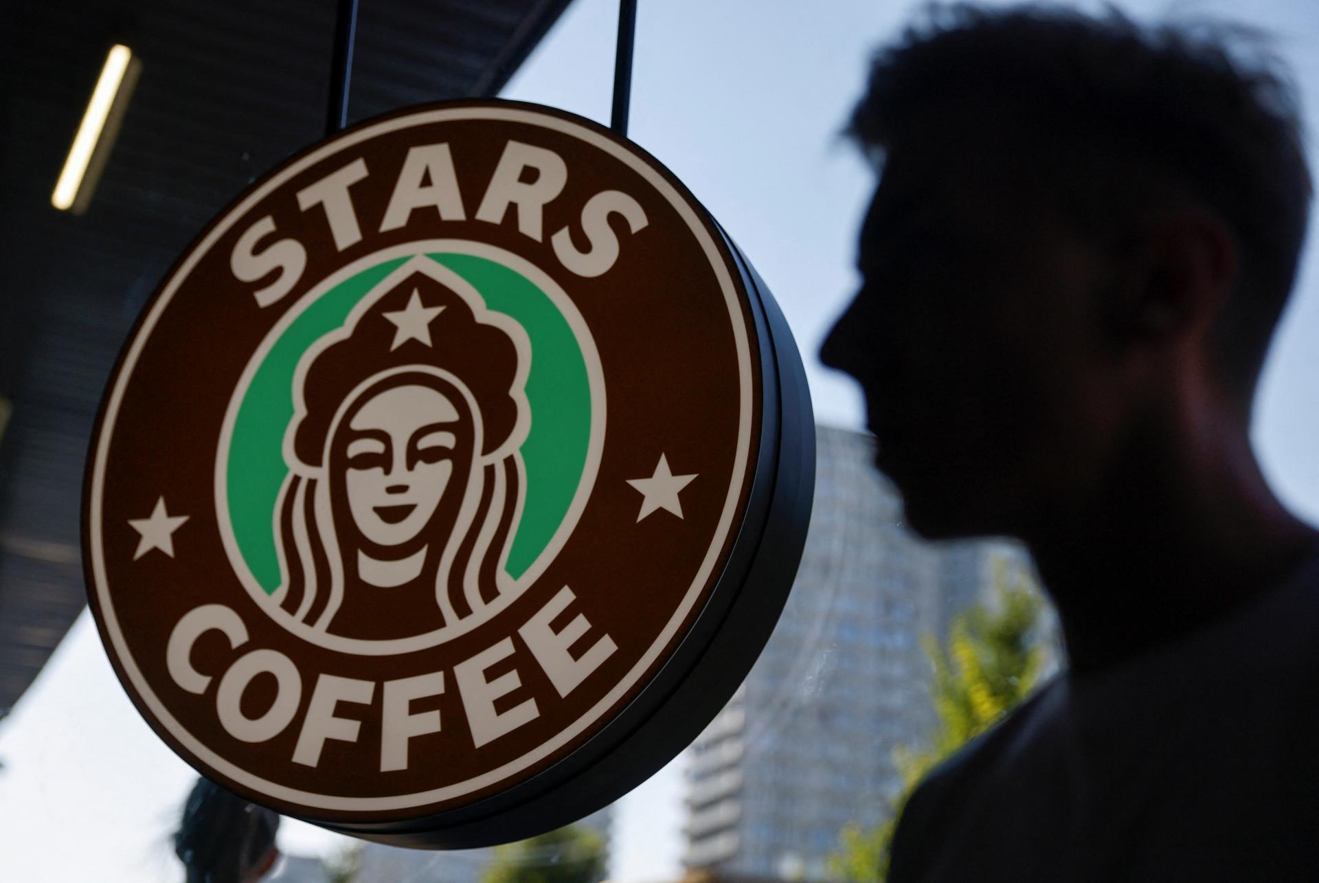 Už nie Starbucks, ale Stars Coffee. Rusi nadväzujú na známu sieť kaviarní vlastnou značkou