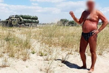 Ruský turista v plavkách sa fotil na Kryme. Nechtiac prezradil pozície protivzdušnej obrany.