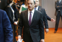 Taliansky premiér Mario Draghi počas vtedajšom zasadnutí Rady guvernérov ECB vo Frankfurte. FOTO: TASR/AP