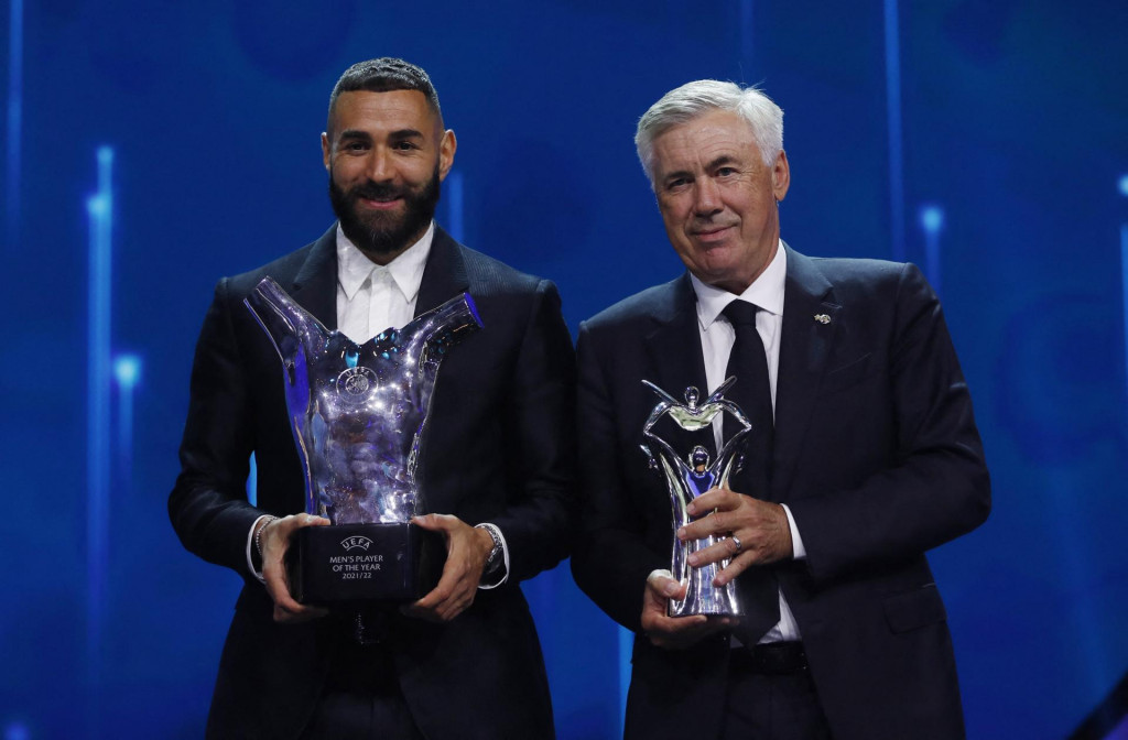 Karim Benzema (vľavo) a Carlo Ancelotti. FOTO: Reuters