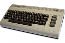Počas 12 rokov bolo pre C64 napísaných odhadom 10-tisíc softvérových programov. Podobne ako v modernom obchode s aplikáciami neexistoval žiadny limit pre to, čo je možné na C64 spustiť. FOTO: Wikimedia Commons/Bill Bertram
