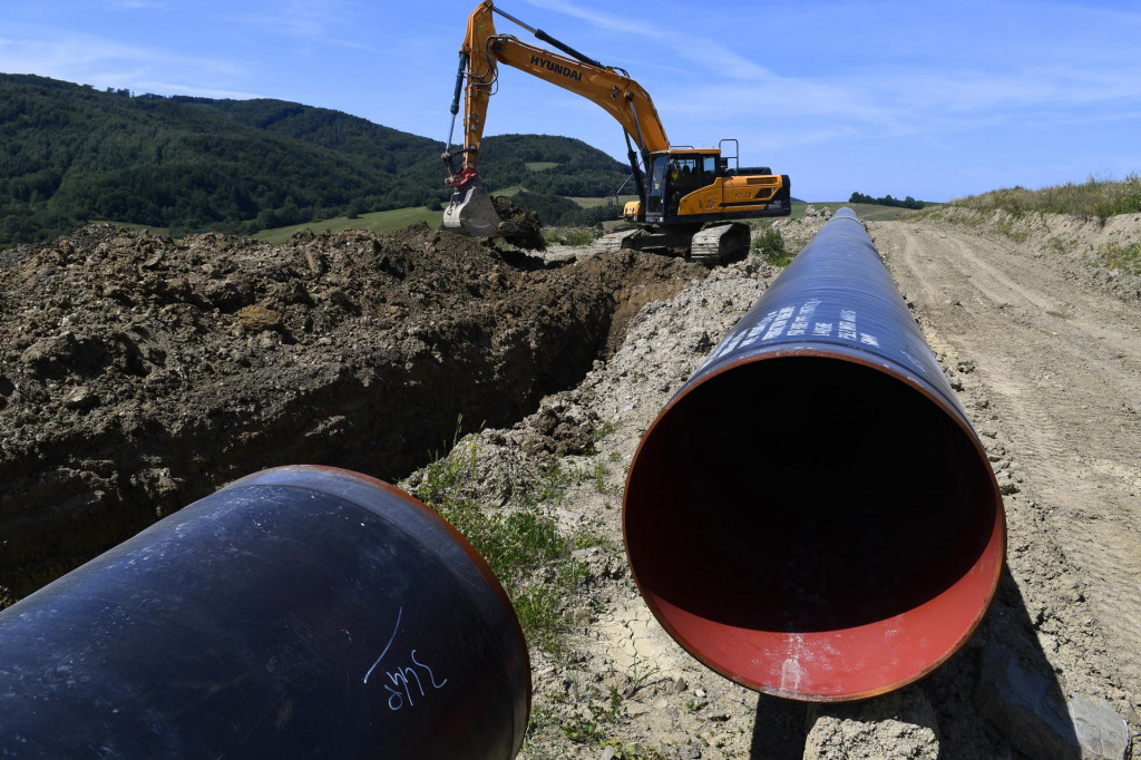 Práce na 103-kilometrovom slovenskom úseku prepojovacieho plynovodu Poľsko - Slovensko. FOTO: TASR/Milan Kapusta