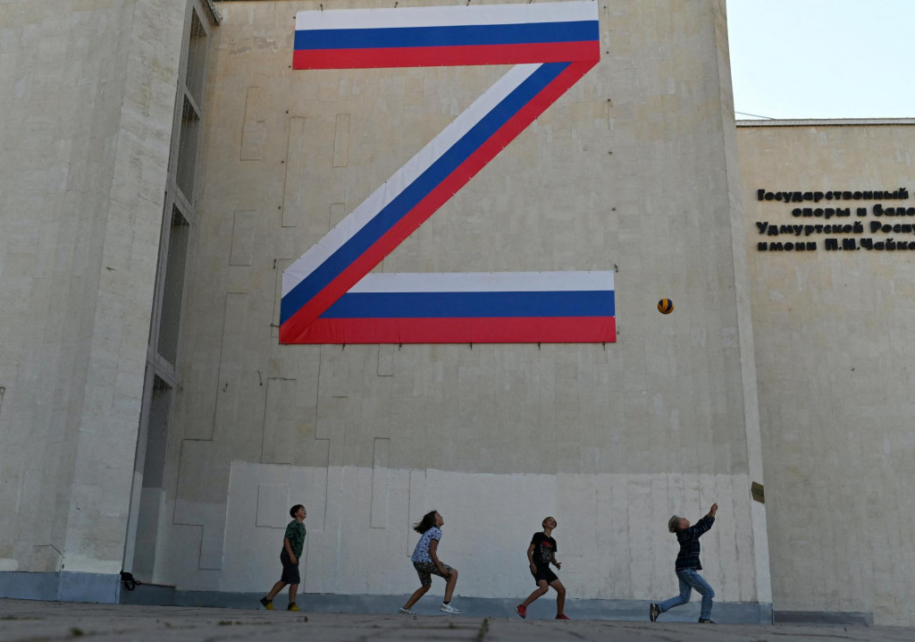 Symbol &bdquo;Z&ldquo; na stene na podporu rusk&yacute;ch ozbrojen&yacute;ch s&iacute;l v meste Iževsk, Rusko. FOTO: REUTERS