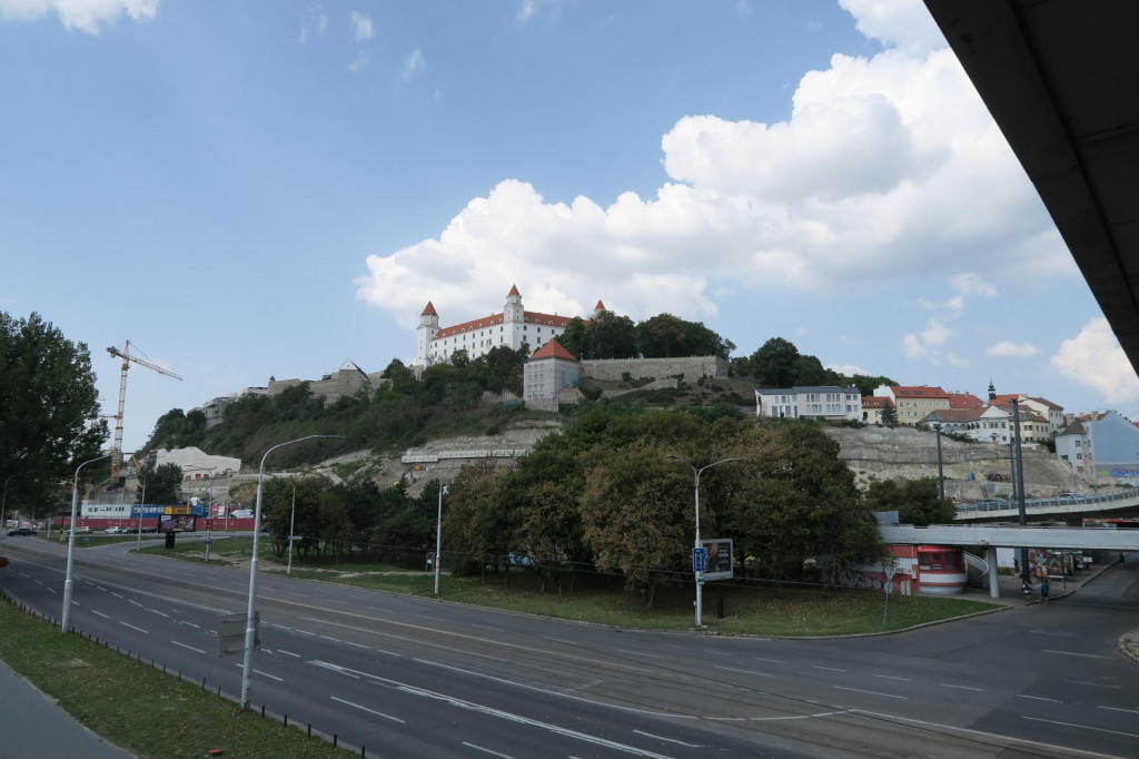 Výstavba pod Bratislavským hradom. FOTO: HN/ Karol Bustin