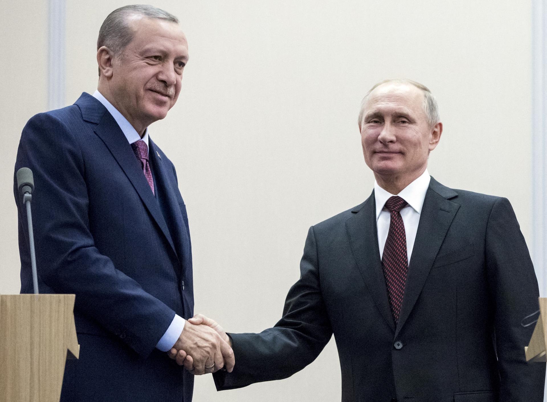 Turecko ťaží z toho, že nemá sankcie proti Rusku. Západu sa to nepáči