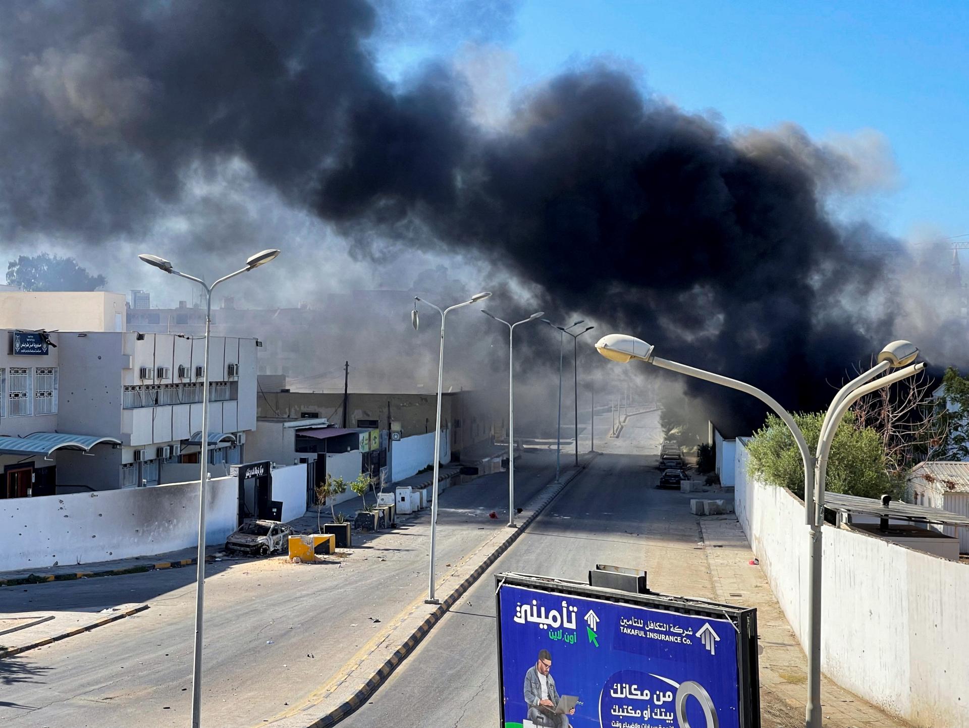 Strach z novej vojny v Líbyi sa stupňuje. Pri bojoch v hlavnom meste malo zahynúť najmenej 12 ľudí