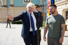 Boris Johnson a Volodymyr Zelenskyj. FOTO: Reuters