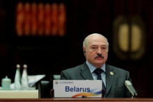 Lukašenko v piatok vyhlásil, že bieloruské stroje Su-24 prešli úpravou. FOTO: Reuters