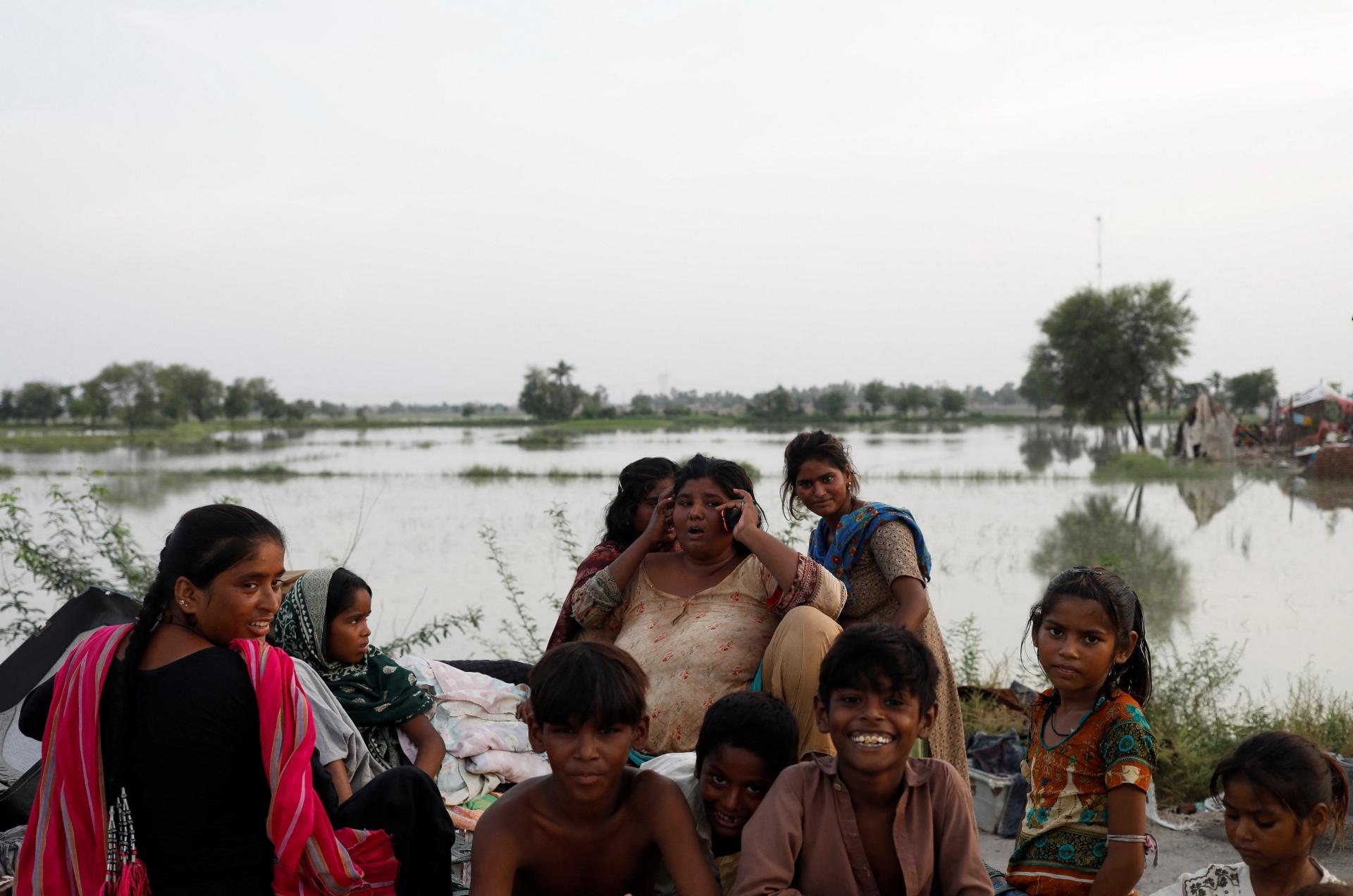 Povodne v Pakistane už majú 1136 obetí, tretina krajiny je pod vodou