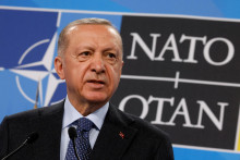 

Turecký prezident Recep Tayyip Erdogan hovorí na tlačovej konferencii počas summitu NATO v Madride. FOTO: Reuters
