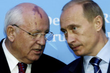 Vladimir Putin síce navonok Michaila Gorbačova rešpektoval, tvrdí však, že rozpad ZSSR bol najväčšou geopolitickou katastrofou 20. storočia. FOTO TASR/AP
