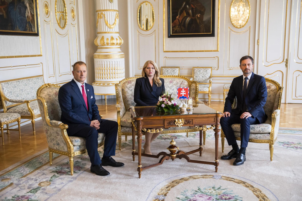 Predseda parlamentu Boris Koll&aacute;r, prezidentka Zuzana Čaputov&aacute; a predseda vl&aacute;dy Eduard Heger. FOTO: TASR/Jaroslav Nov&aacute;k