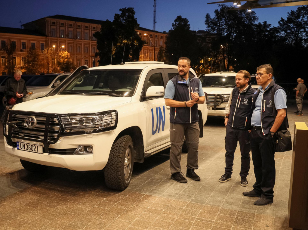 Auto misie expertov OSN, ktorí cestujú na kontrolu Záporožskej jadrovej elektrárne. FOTO: REUTERS