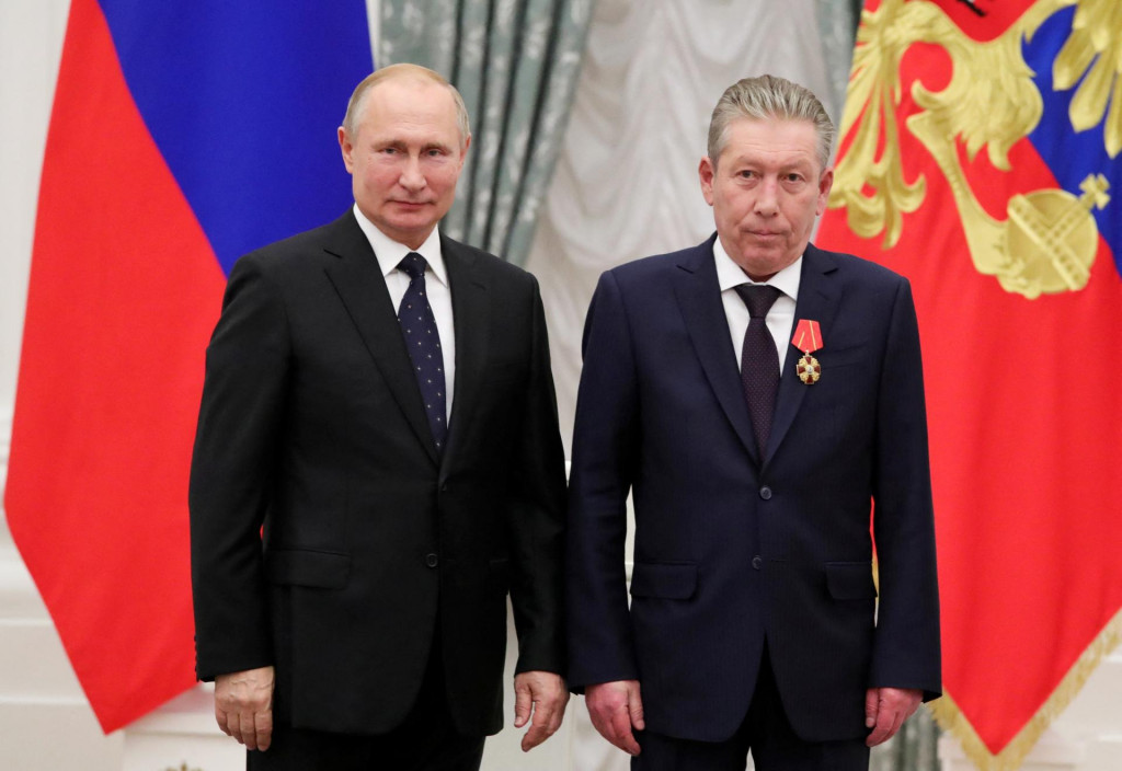 Ruský prezident Vladimir Putin stojí vedľa Ravila Maganova. FOTO: REUTERS