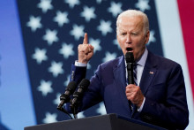 Americký prezident Joe Biden hovorí o zločine so zbraňami a jeho „Pláne bezpečnejšej Ameriky“. FOTO: Reuters