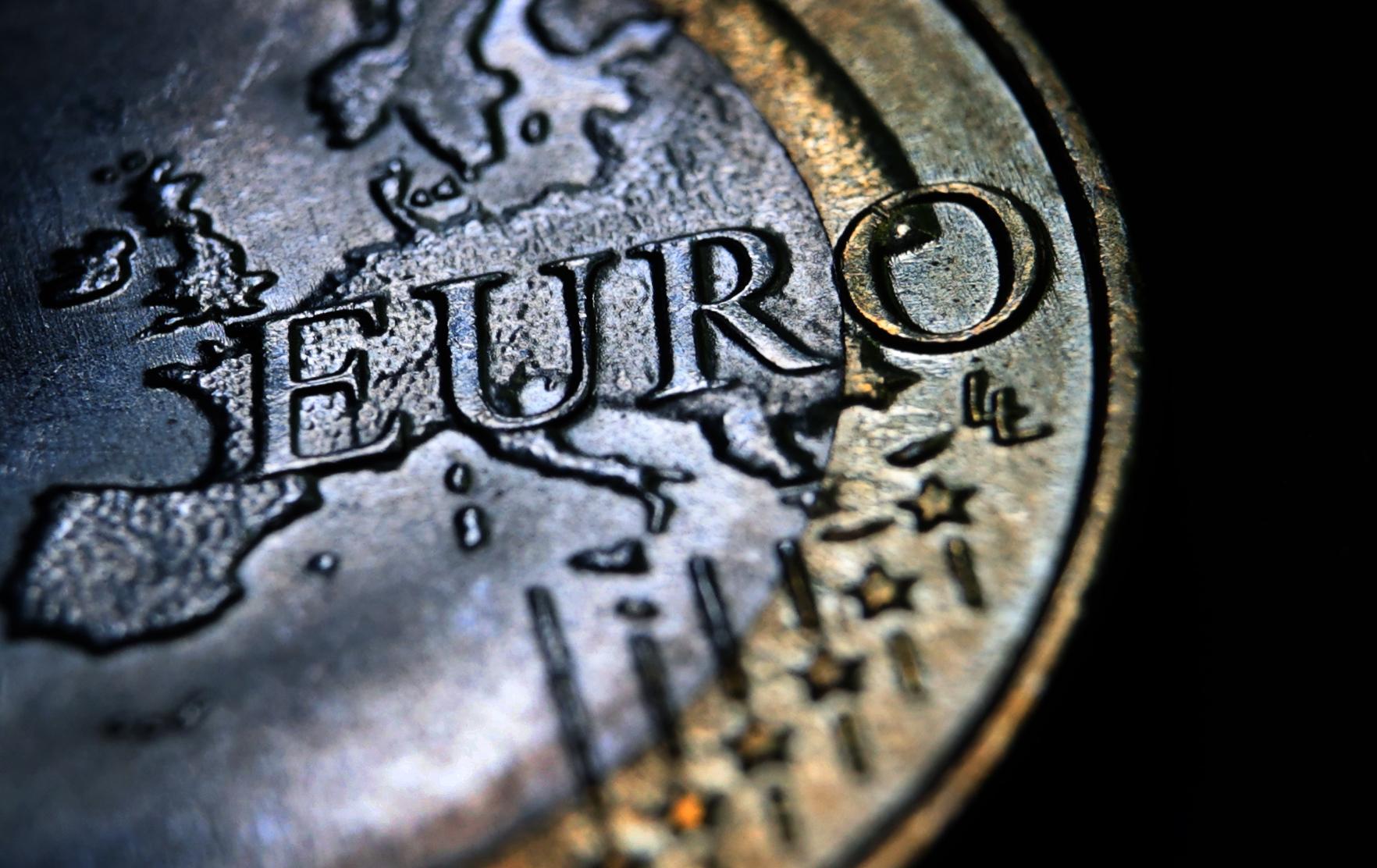 Der Euro fiel unter die Marke von 0,99 USD, er ist der schwächste seit 20 Jahren