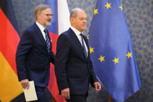 Nemecký kancelár Olaf Scholz (vpravo) a český premiér Petr Fiala. Obaja prijímajú kroky proti energetickej kríze.

FOTO: TASR/AP