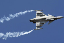 Stíhacie lietadlo švédskej výroby Gripen. FOTO: TASR/AP