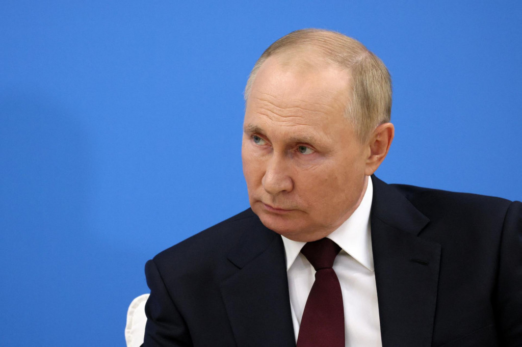 Ruský prezident Vladimir Vladimirovič Putin s Európou hrá šachovú partiu o strategických zásobách zemného plynu a finančné trhy sa trasú od strachu. FOTO: Reuters