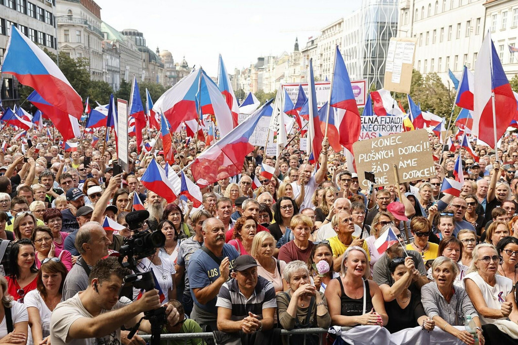 Na Václavskom námestí sa konala demonštrácia Česko na 1. mieste. Zišlo sa niekoľko tisíc ľudí. FOTO: Jan Zátorský, MAFRA