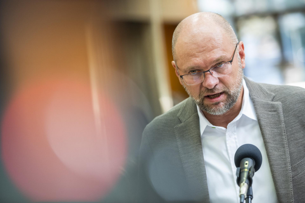 Minister hospod&aacute;rstva v demisii a prv&yacute; podpredseda vl&aacute;dy pre ekonomiku Richard Sul&iacute;k. FOTO: TASR/Jaroslav Nov&aacute;k