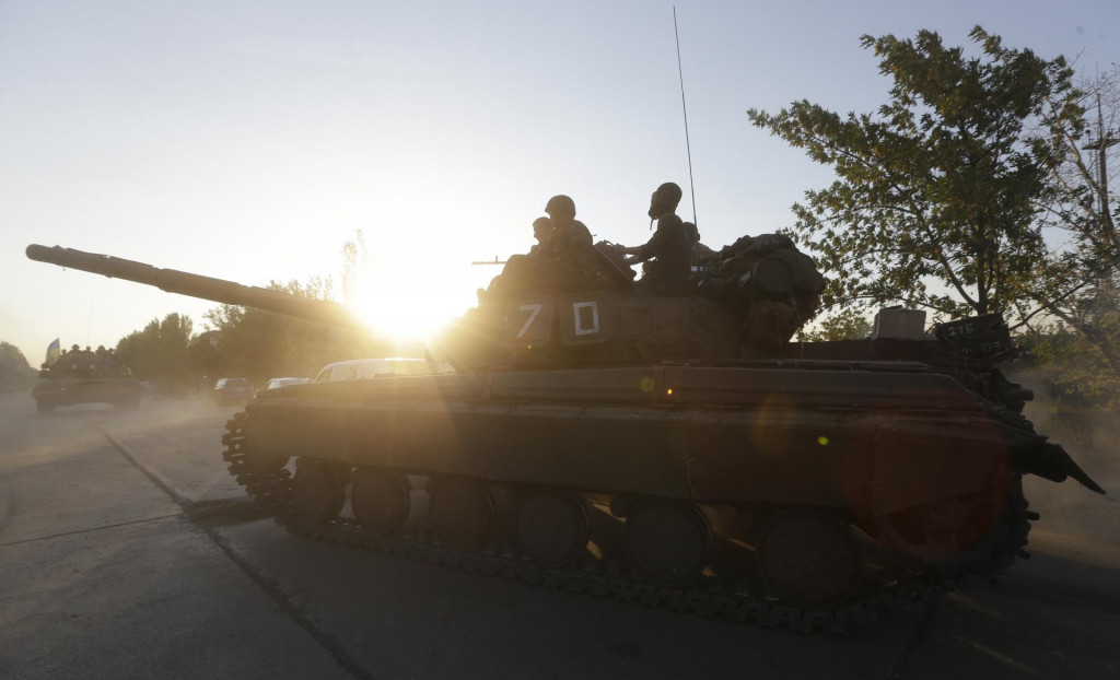 Vojaci ukrajinskej armády na tanku. FOTO: TASR/AP