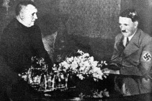 Jozef Tiso u ríšského kancelára Adolfa Hitlera. FOTO:  Archív TASR