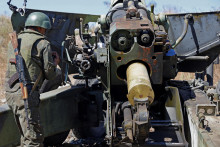 Vojak na Ukrajine. FOTO: Reuters