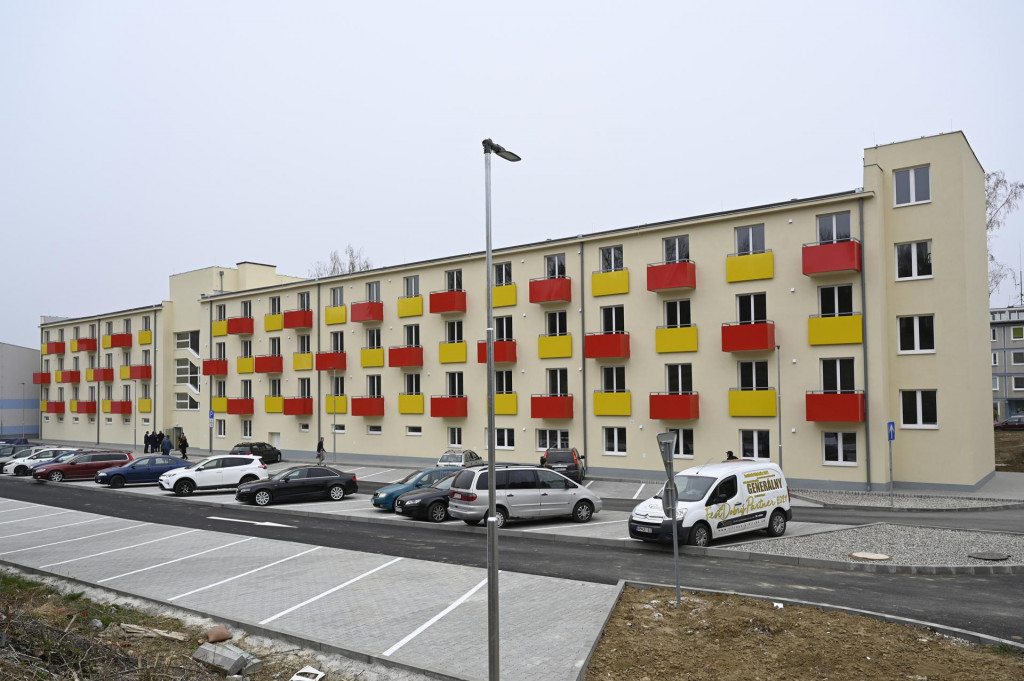 Najvyššiu vypovedaciu schopnosť majú na Slovensku štatistiky pri starších trojizbových bytoch. FOTO: TASR/Radovan Stoklasa