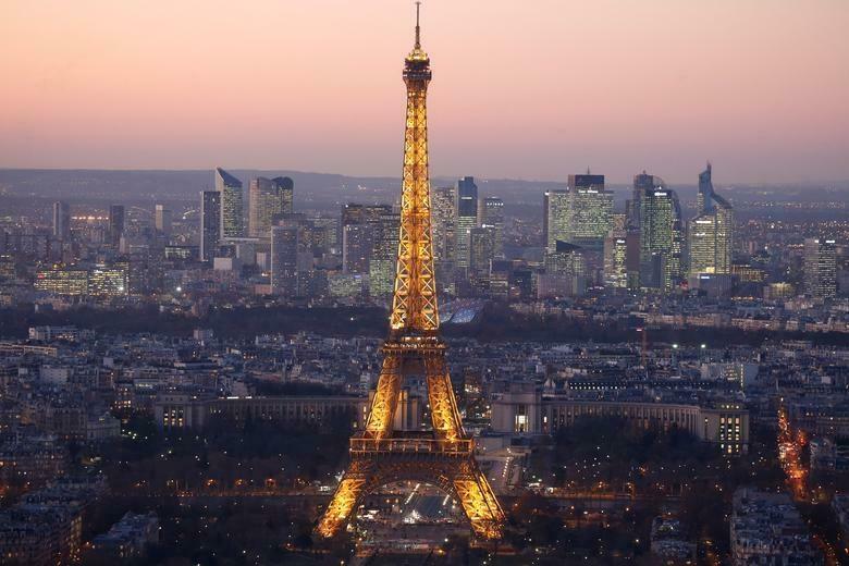 Paris va raccourcir le temps d’éclairage de la tour Eiffel pour économiser de l’électricité