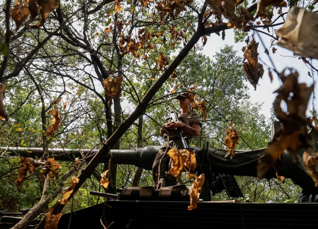 Vojak na území ukrajinského Donbasu. FOTO: REUTERS