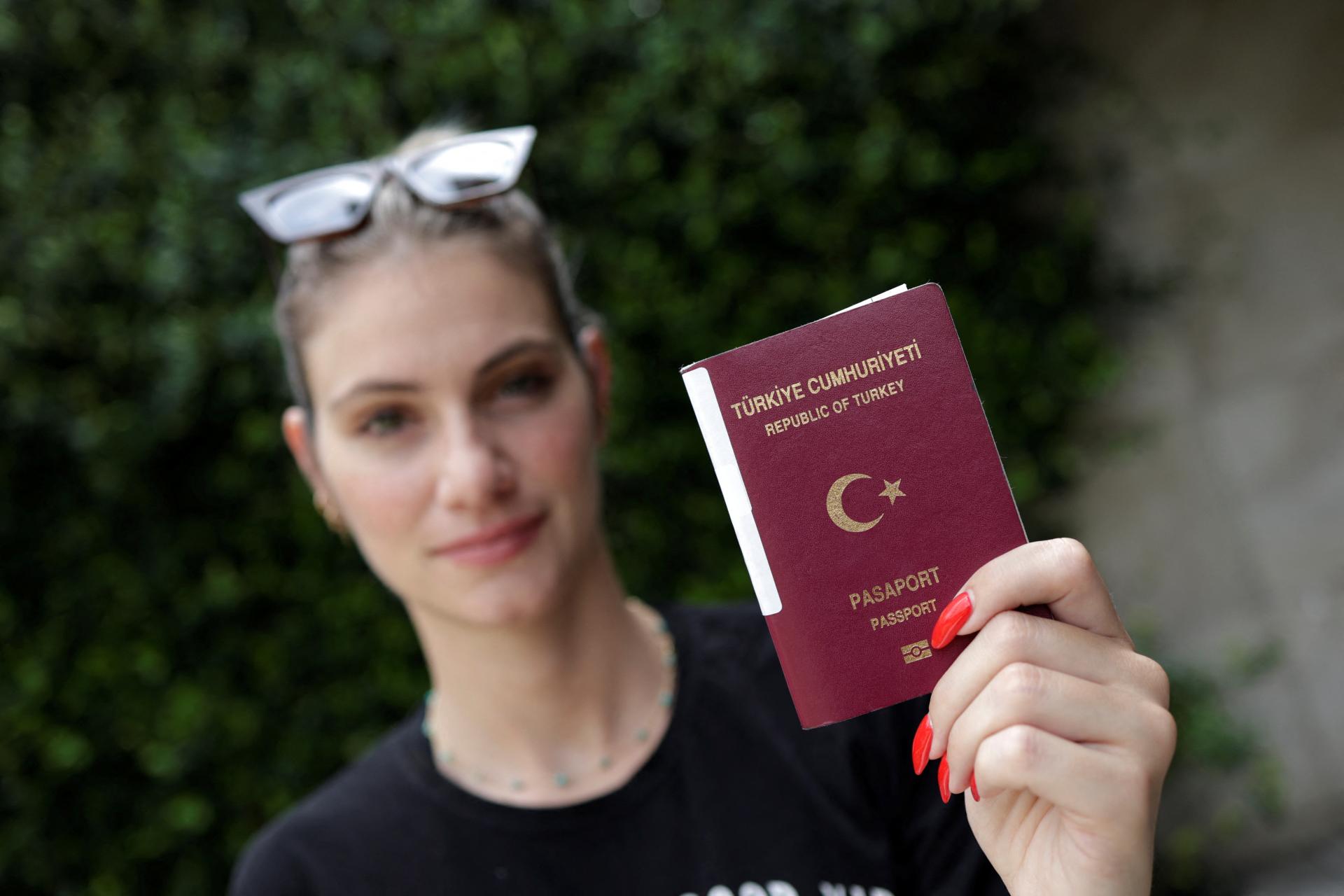 Švajčiarsko pozastavilo zjednodušený vízový režim pre ruských občanov