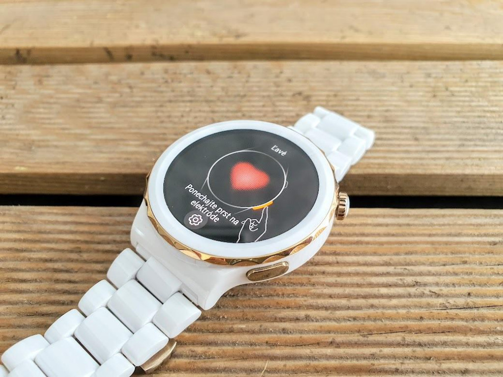 Huawei Watch GT3 Pro obsahovali funkciu merania EKG i predtým, no teraz získali aj potvrdenie, že tovar je v súlade s európskymi normami ochrany zdravia, bezpečnosti a ochrany životného prostredia. FOTO: HN/Alžbeta Harry Gavendová