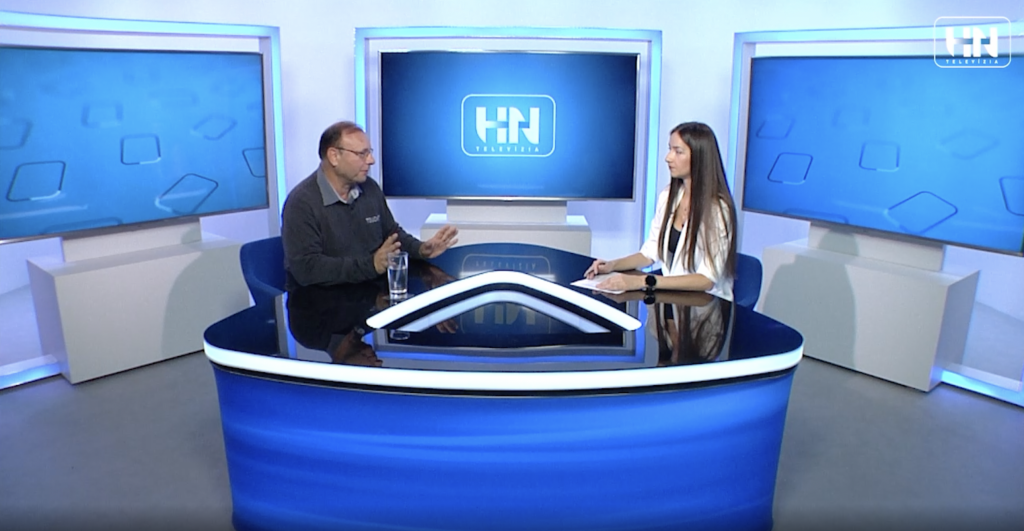 &rdquo;Pam&auml;t&aacute;m si, keď pri&scaron;iel prv&yacute; Samsung telef&oacute;n na slovensk&yacute; trh, dostal som ho ako darček od Samsungu a povedal som si, preboha, čo to m&ocirc;že byť, veď t&iacute; vyr&aacute;baj&uacute; chladničky. Trvalo to roky, k&yacute;m si vybudovali povedomie o svojej značke. A to teraz čak&aacute; Xiaomi,&rdquo; hovor&iacute; Ondrej Macko pre HN telev&iacute;ziu. FOTO: HN telev&iacute;zia